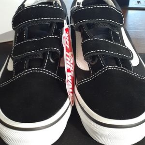 vans old skool v juniors black & true white velcro shoes